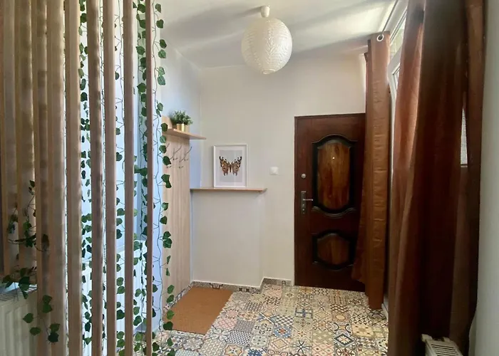 Апартаменти Kira's Group - 8 Units For Up To 38 Guests