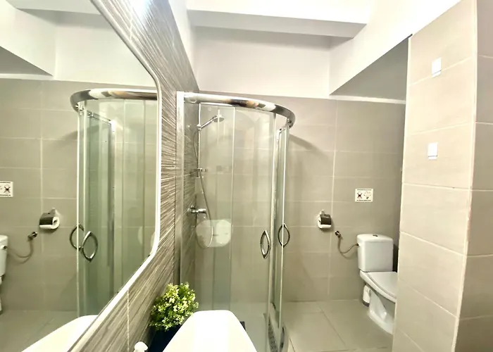 Kira's Group - 8 Units For Up To 38 Guests Апартаменти