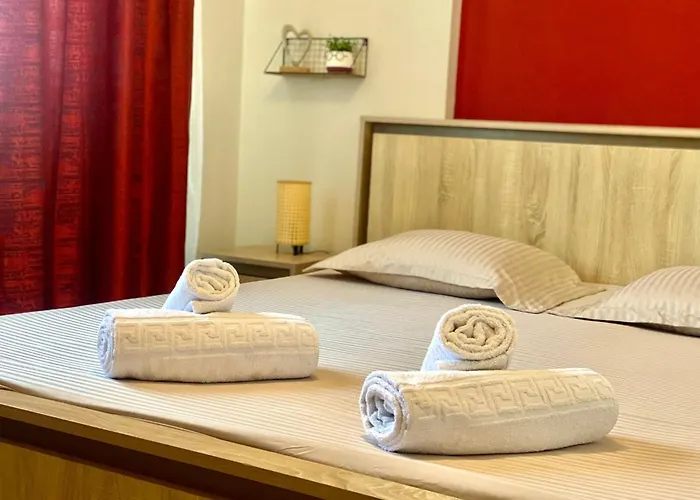 Апартаменти Kira's Group - 8 Units For Up To 38 Guests