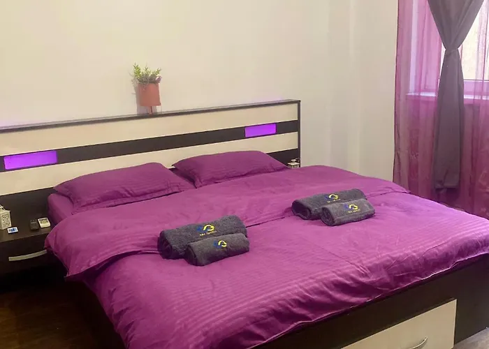 Kira's Group - 8 Units For Up To 38 Guests * 부쿠레슈티