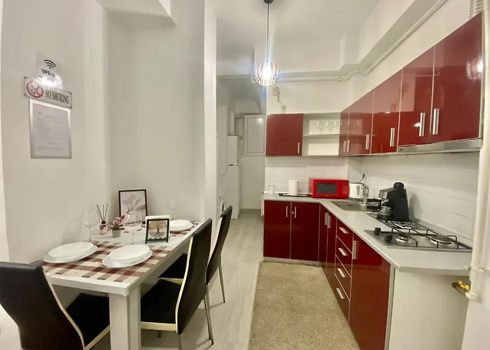 Kira's Group - 8 Units For Up To 38 Guests *