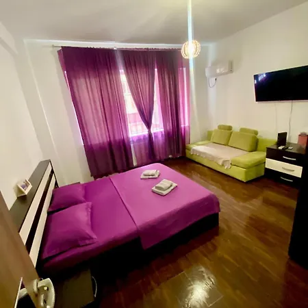 Kira's Group - 8 Units For Up To 38 Guests