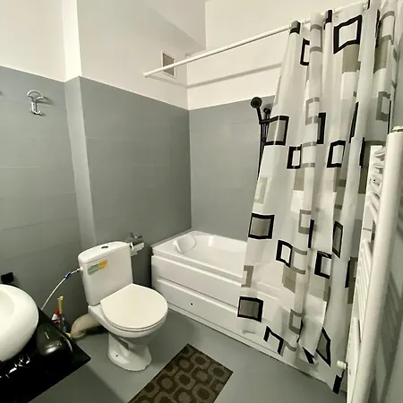 Kira's Group - 8 Units For Up To 38 Guests Apartamento Bucarest