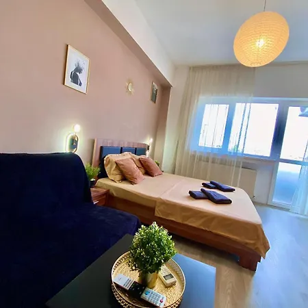 Kira's Group - 8 Units For Up To 38 Guests Apartamento Bucarest