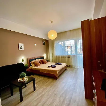 Kira's Group - 8 Units For Up To 38 Guests Apartamento Bucarest