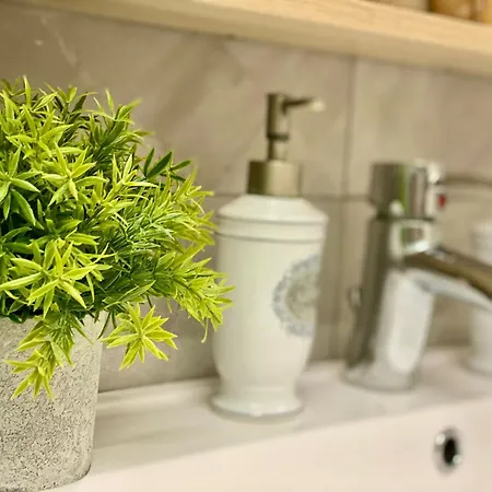 Kira's Group - 8 Units For Up To 38 Guests Apartamento