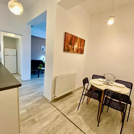 Apartamento Kira's Group - 8 Units For Up To 38 Guests Bucarest