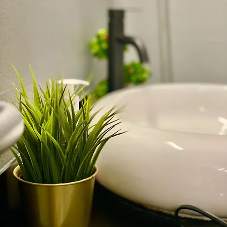 Kira's Group - 8 Units For Up To 38 Guests * Bucarest