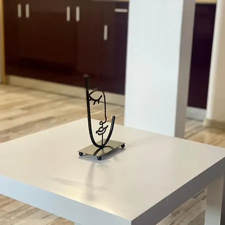 Kira's Exclusive Group 7-apt' 32 People' 13 Rooms' Bucharest