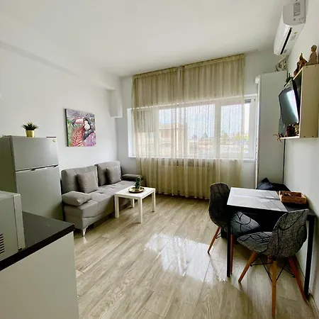 Kira's Group - 8 Units For Up To 38 Guests Bukareszt